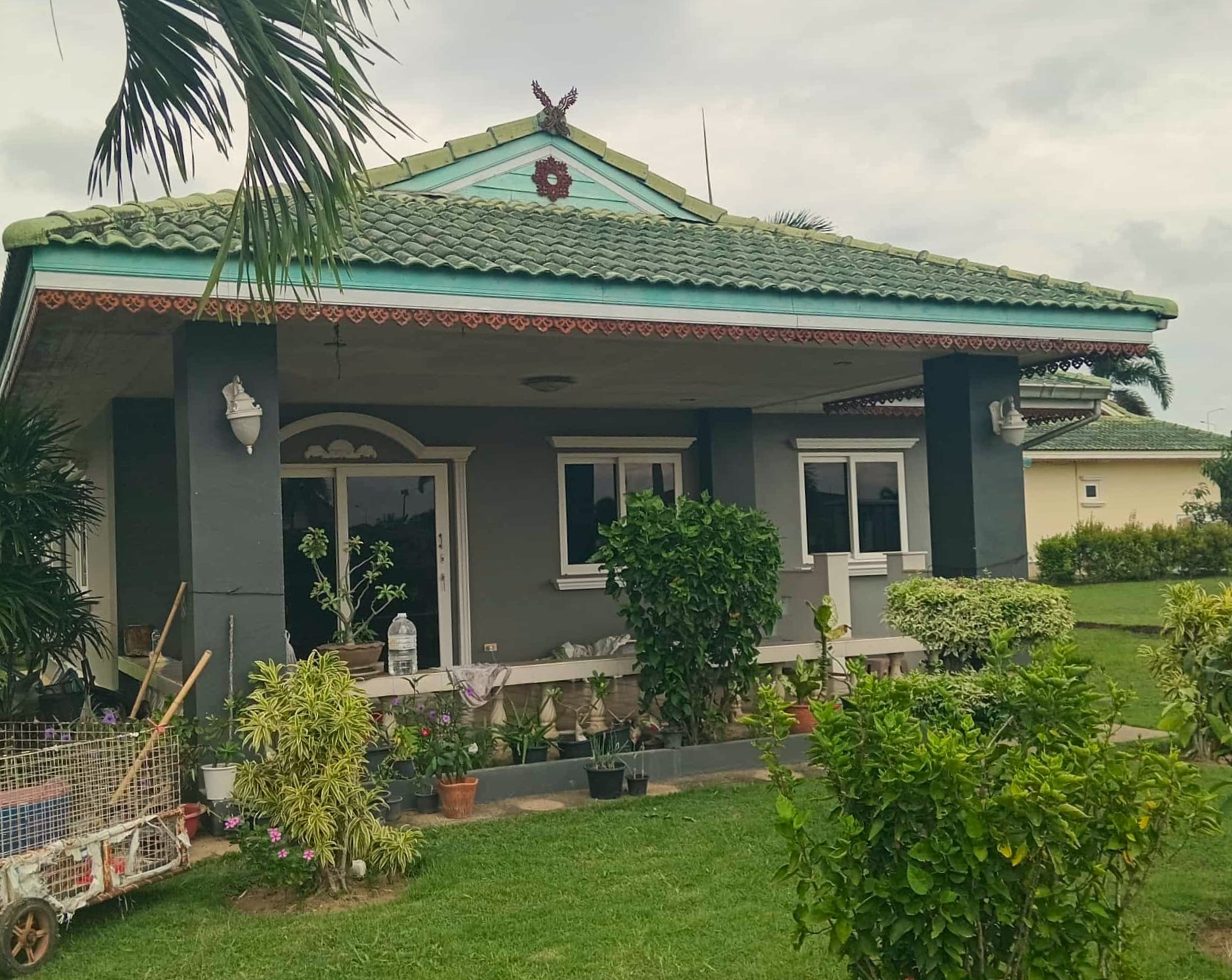 Trevlig terrass under tak 22 kvm