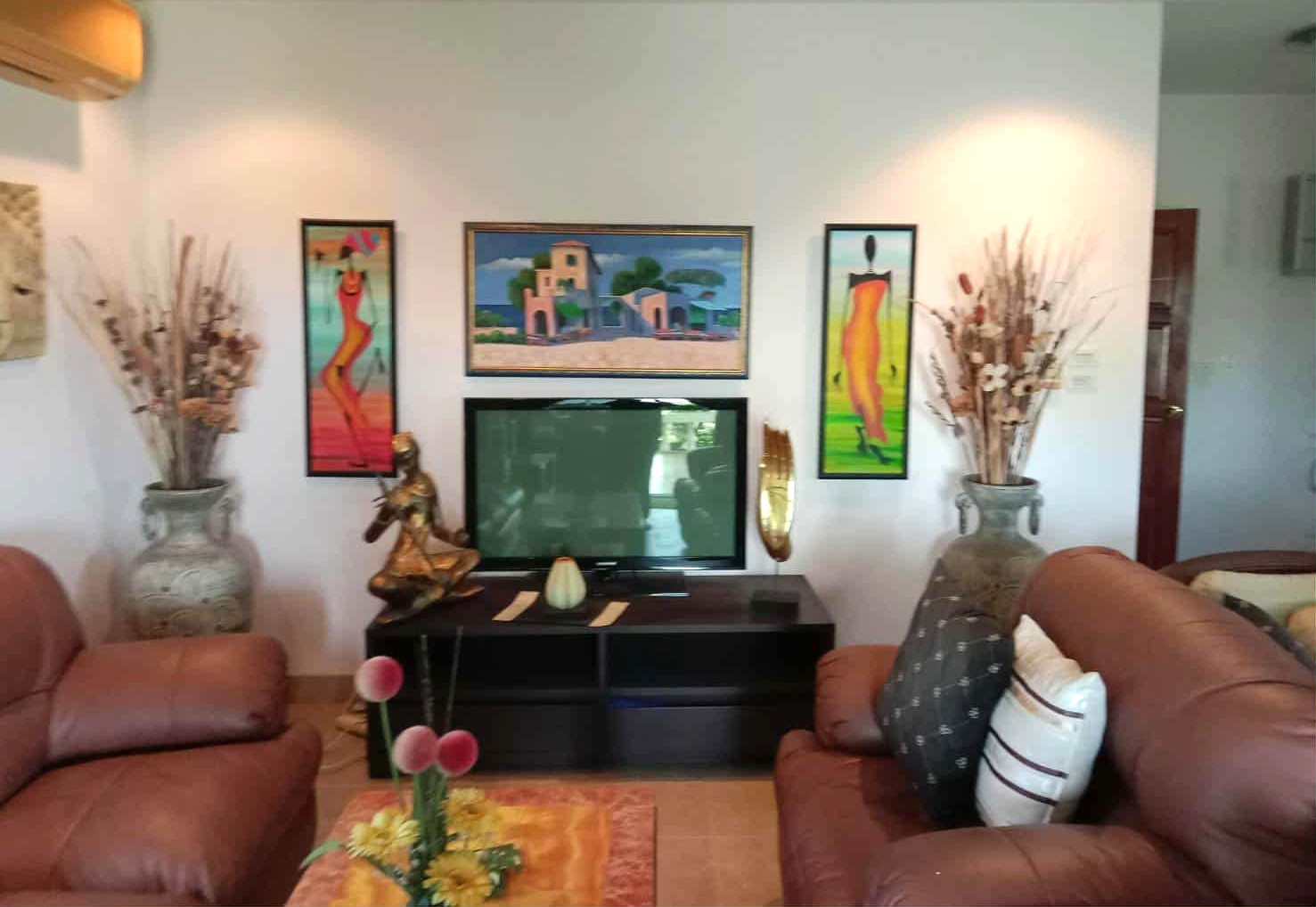 Trevlig soffgrupp i brunt skinn