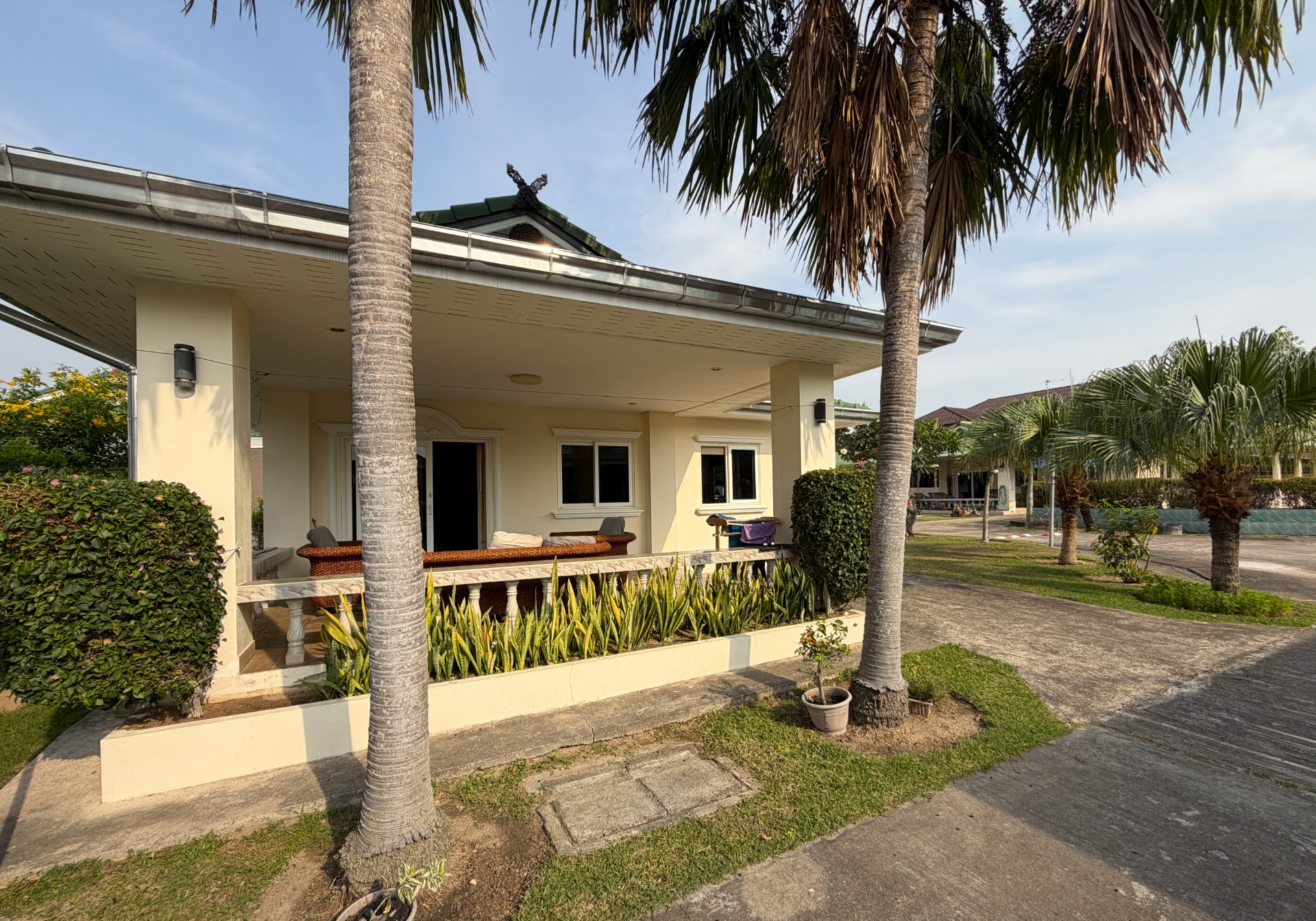 Välskött och nyklippt gräsmatta