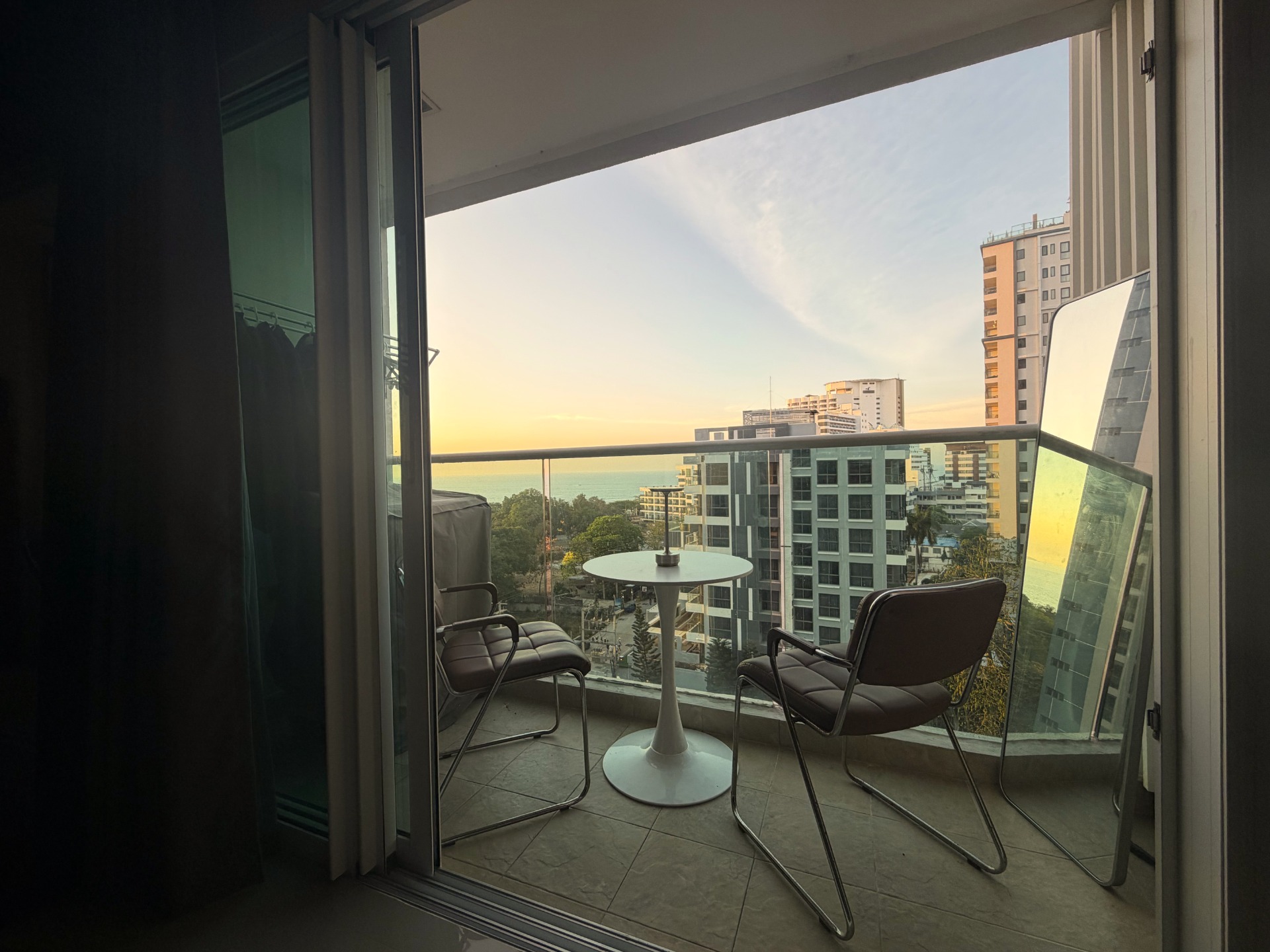 Utsikten över havet och Koh Larn